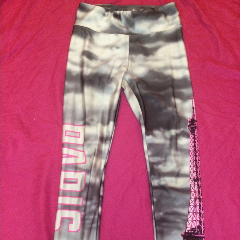 Leggings that have the Eiffel Tower and Paris